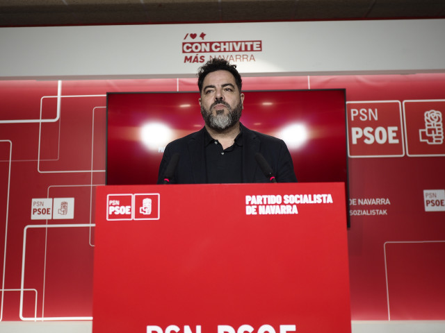 El vicesecretario general del Partido Socialista de Navarra, Ramón Alzórriz, durante la comparecencia de prensa en la que ha dimitido, a 18 de junio de 2025, en Pamplona, Navarra (España). Alzórriz ha informado que su pareja ha trabajado en la empresa Ser