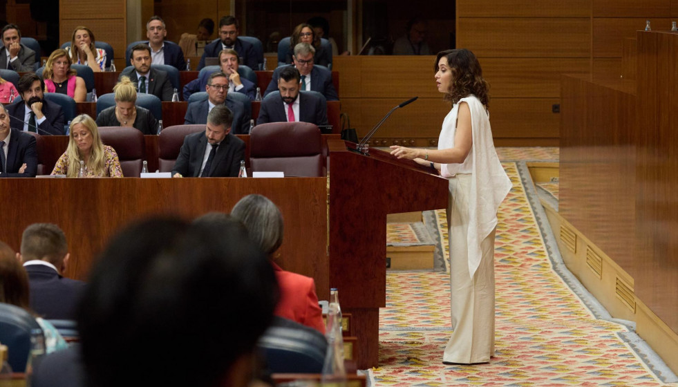 Archivo - La presidenta de la Comunidad de Madrid, Isabel Díaz Ayuso, interviene en un Pleno de la Asamblea de Madrid.