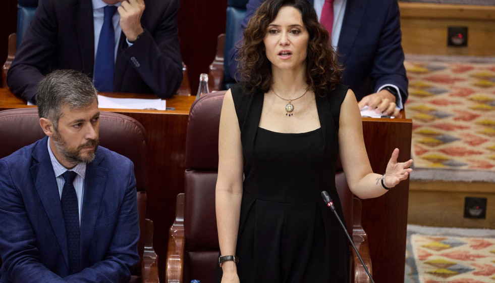 Archivo.- La presidenta de la Comunidad de Madrid, Isabel Díaz Ayuso, interviene durante una sesión plenaria en la Asamblea de Madrid