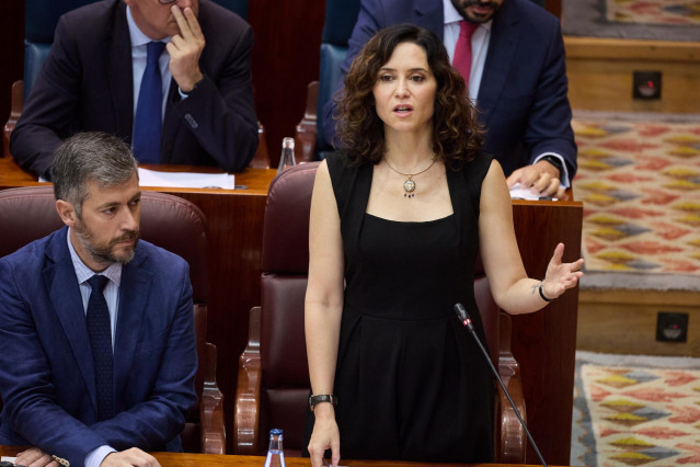 Archivo.- La presidenta de la Comunidad de Madrid, Isabel Díaz Ayuso, interviene durante una sesión plenaria en la Asamblea de Madrid