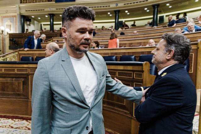 El diputado de ERC, Gabriel Rufián, durante la celebración en el Congreso de los Diputados de una sesión plenaria, a 19 de junio de 2025, en Madrid (España).