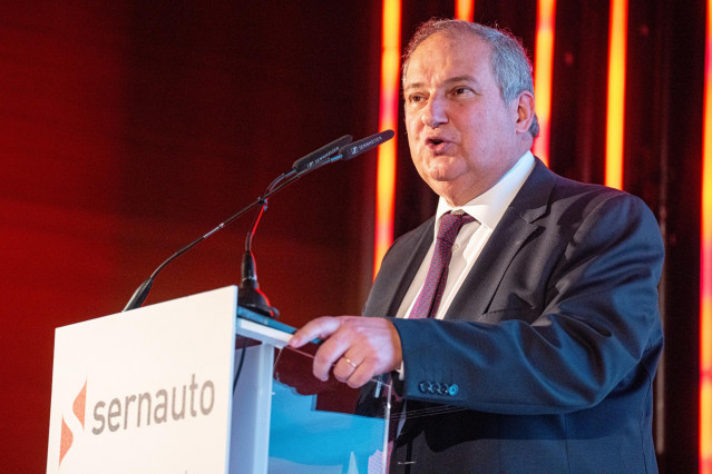 El ministro de Industria, Jordi Hereu, interviene durante la inauguración del XII encuentro de Sernauto