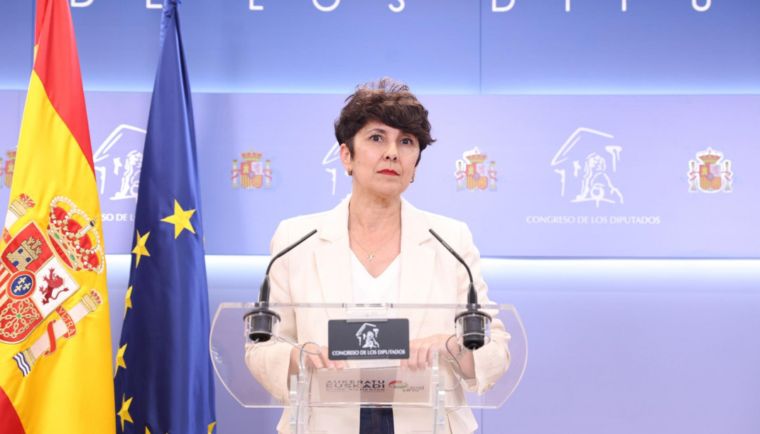 La portavoz del PNV en el Congreso, Maribel Vaquero, durante una rueda de prensa