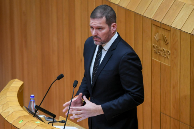Archivo - El conselleiro de Cultura, Lingua e Xuventude, José López Campos, en el Parlamento de Galicia