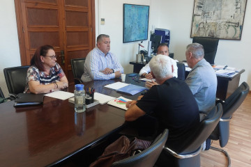 Reunión del conseller insular de Movilidad, Territorio e Infraestructuras, Fernando Rubio, con representantes de Aevab.