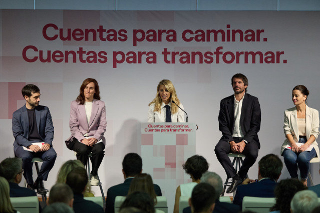 Archivo - La vicepresidenta del Gobierno y ministra de Trabajo, Yolanda Díaz, presenta las propuestas de Sumar para los Presupuestos Generales del Estado junto al ministro de Derechos Sociales, Consumo y Agenda 2030, Pablo Bustinduy, la ministra de Sanida