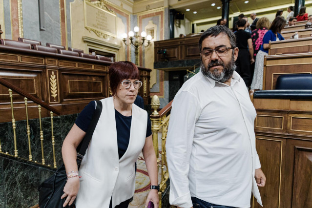 La portavoz de Compromis en el Congreso, Águeda Micó (I), durante la celebración en el Congreso de los Diputados de una sesión plenaria, a 19 de junio de 2025, en Madrid (España).