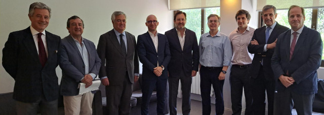 Socios ejecutivos de GAL (Grupo Aire Limpio) y responsable de Impact Partners, tras el acto de la firma