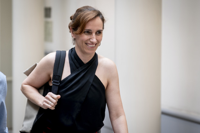 La ministra de Sanidad, Mónica García, a su llegada a una sesión de control al Gobierno en el Senado, a 10 de junio de 2025, en Madrid (España).
