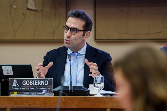 El ministro de Economía, Comercio y Empresa, Carlos Cuerpo, comparece en la Comisión Mixta para la Unión Europea, en el Congreso de los Diputados, a 23 de junio de 2025, en Madrid (España).