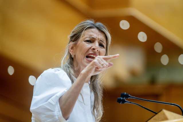 La vicepresidenta segunda y ministra de Trabajo y Economía Social, Yolanda Díaz, interviene durante un pleno en el Senado, a 17 de junio de 2025, en Madrid (España).