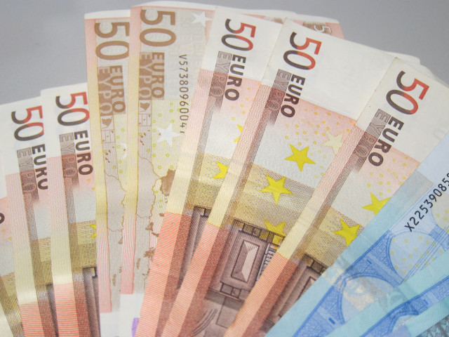 Archivo - Billetes de euro.
