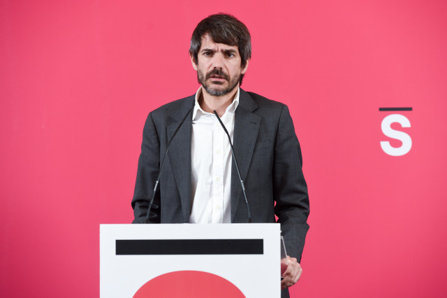 El ministro de Cultura, Ernest Urtasun, durante una rueda de prensa de Sumar, en el Espacio Rastro, a 16 de junio de 2025, en Madrid (España).