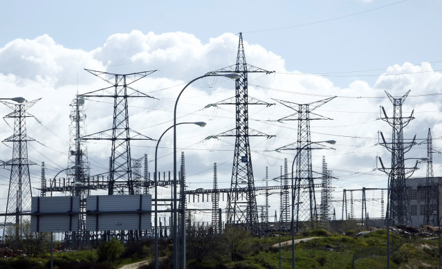 Archivo - Recursos de torre de alta tensión, electricidad