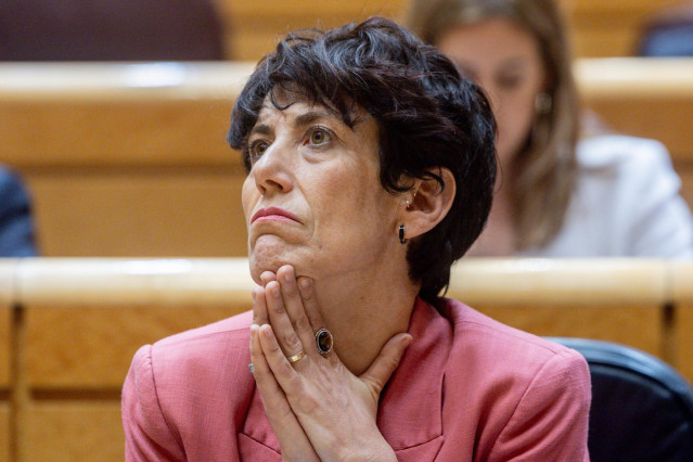 La ministra de Inclusión, Seguridad Social y Migraciones, Elma Saiz, durante un pleno en el Senado, a 17 de junio de 2025, en Madrid (España).