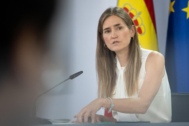 La vicepresidenta tercera y ministra para la Transición Ecológica y el Reto Demográfico, Sara Aagesen, durante una rueda de prensa posterior a la reunión del Consejo de Ministros, en el Palacio de La Moncloa, a 24 de junio de 2025, en Madrid (España). El