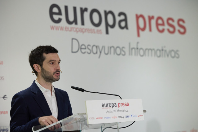 Archivo - El ministro de Derechos Sociales y Agenda 2030, Pablo Bustinduy.