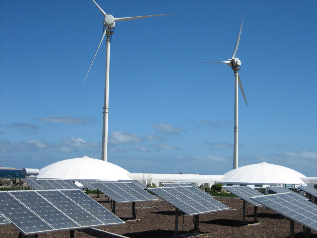 Archivo - Molinos De Energía Renovable Y Placas Solares