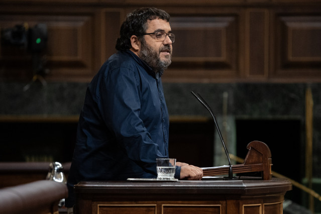 Archivo - El diputado de Sumar Vicenç Vidal interviene durante una sesión plenaria, en el Congreso de los Diputados, a 8 de octubre de 2024, en Madrid (España).