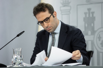 El ministro de Economía, Comercio y Empresa, Carlos Cuerpo, durante una rueda de prensa posterior a la reunión del Consejo de Ministros, en el Palacio de La Moncloa, a 24 de junio de 2025, en Madrid