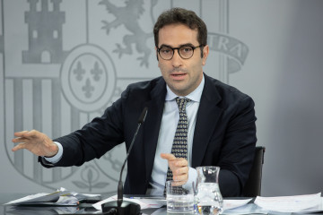 El ministro de Economía, Comercio y Empresa, Carlos Cuerpo, durante una rueda de prensa posterior a la reunión del Consejo de Ministros, en el Palacio de La Moncloa, a 24 de junio de 2025, en Madrid