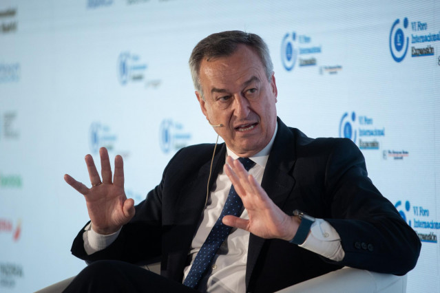 Archivo - El CEO del Banco Sabadell, César González-Bueno, durante la primera jornada del VI Foro Internacional Expansión, en el Parador de Alcalá de Henares, a 21 de mayo de 2025, en Alcalá de Henares, Madrid (España). El foro, organizado por el diario e