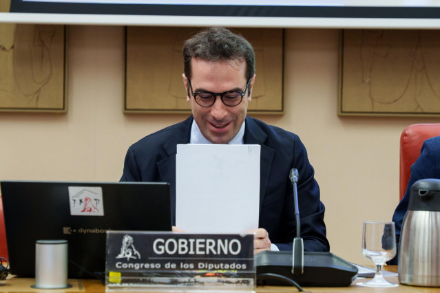 El ministro de Economía, Comercio y Empresa, Carlos Cuerpo, comparece en la Comisión Mixta para la Unión Europea, en el Congreso de los Diputados, a 23 de junio de 2025, en Madrid (España)
