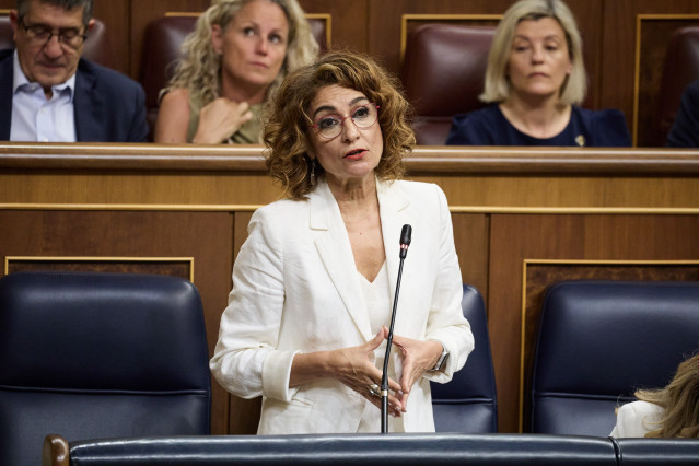 La vicepresidenta primera y ministra de Hacienda, María Jesús Montero, durante un pleno en el Congreso de los Diputados, a 25 de junio de 2025, en Madrid (España).