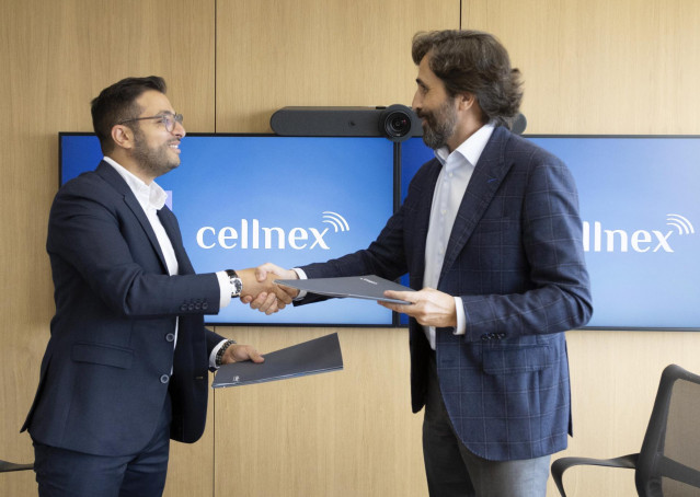 Firma del acuerdo entre Cellnex y WEF