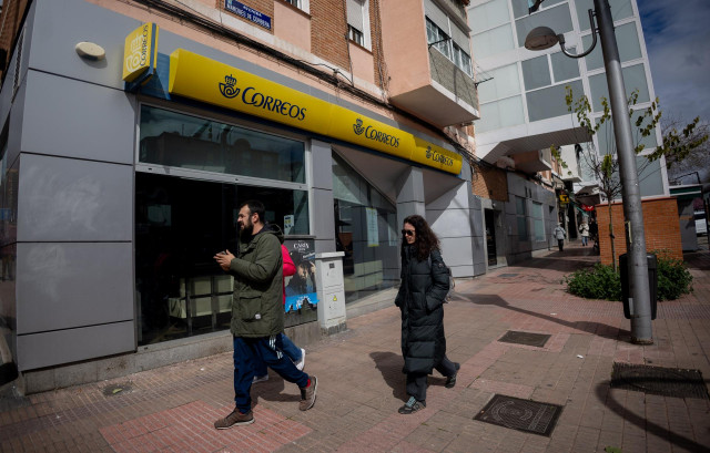Archivo - Una oficina de Correos, a 14 de marzo de 2025, en Madrid