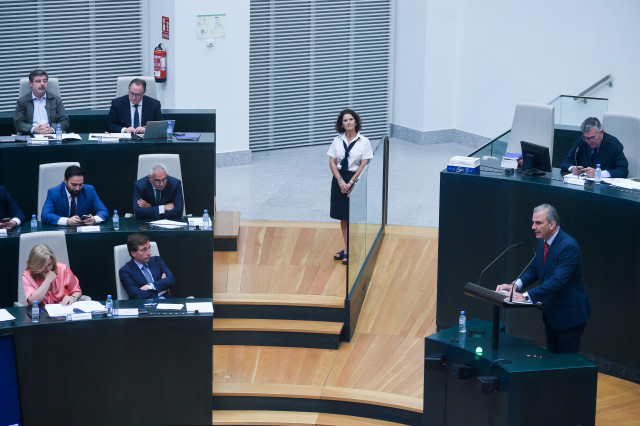El portavoz de Vox en el Ayuntamiento de Madrid, Javier Ortega Smith, durante un pleno del Ayuntamiento de Madrid, en el Palacio de Cibeles, ante el alcalde, José Luis Martínez-Almeida