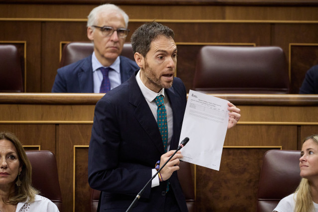 El diputado del PP, Sergio Sayas, durante un pleno en el Congreso de los Diputados, a 25 de junio de 2025, en Madrid (España).  La sesión de control está marcada por la ofensiva del PP contra el Gobierno por el caso Koldo y por la petición del juez Peinad