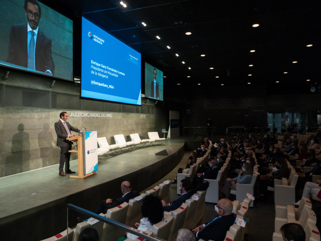 Archivo - El presidente de Mutualidad de la Abogacía, Enrique Sanz Fernández-Lomana, durante el IV Encuentro Económico-Asegurador-