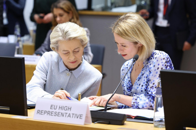 Archivo - La presidenta de la Comisión Europea, Ursula von der Leyen, y la Alta Representante de la UE para Política Exterior, Kaja Kallas, en el marco de la conferencia anual de Siria en Bruselas.