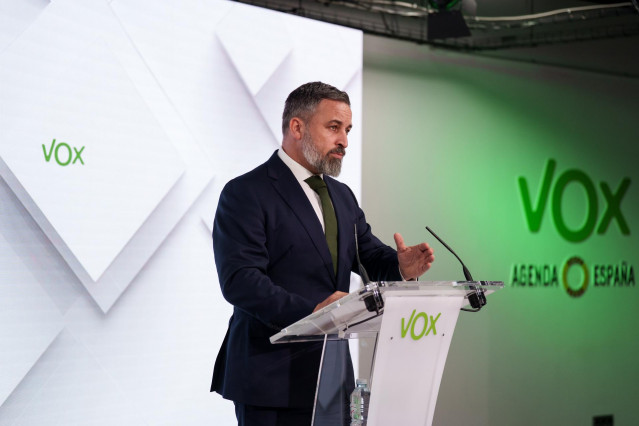 El presidente de Vox, Santiago Abascal, durante una rueda de prensa, en la sede del partido, a 23 de junio de 2025, en Madrid (España).