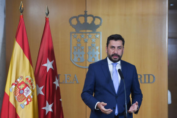 Archivo - El portavoz del PP en la Asamblea de Madrid, Carlos Díaz-Pache, ofrece una rueda de prensa, durante un pleno de la Asamblea de Madrid, a 14 de mayo de 2025, en Madrid (España).