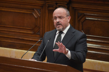Archivo - El presidente del Partido Popular catalán, Alejandro Fernández, interviene durante el pleno del Parlament, a 6 de mayo de 2025, en Barcelona, Cataluña (España).