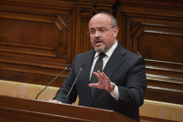Archivo - El presidente del Partido Popular catalán, Alejandro Fernández, interviene durante el pleno del Parlament, a 6 de mayo de 2025, en Barcelona, Cataluña (España).