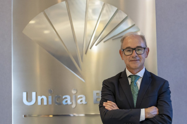 Archivo - El consejero delegado de Unicaja Banco, Isidro Rubiales.