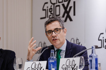 El ministro de la Presidencia, Justicia y Relaciones con las Cortes, Félix Bolaños, interviene durante un coloquio sobre la revista Cambio 16, en el edificio Eurobuilding, a 26 de junio de 2025, en 