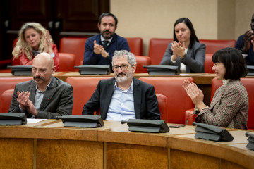 Archivo - El portavoz económico de Sumar, Carlos Martín (c), durante la actividad ordinaria de la comisión de presupuestos el día en el que se constituyen 28 comisiones, en el Congreso de los Dipu