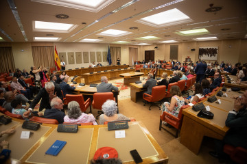 Archivo - La presidenta del Congreso, Francina Armengol, y el presidente de la Fundación Víctimas del Terrorismo, Juan Benito, en el Congreso de los Diputados, a 27 de junio de 2024, en Madrid (Espa