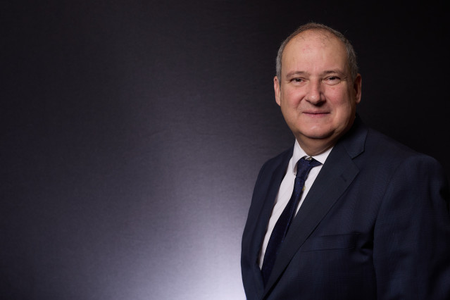 Archivo - El ministro de Industria y Turismo, Jordi Hereu, posa para Europa Press