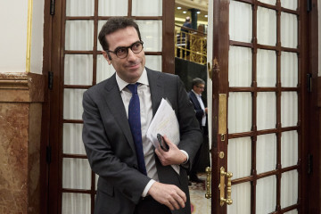 El ministro de Economía, Carlos Cuerpo, durante un pleno en el Congreso de los Diputados, a 25 de junio de 2025, en Madrid (España).  La sesión de control está marcada por la ofensiva del PP contr