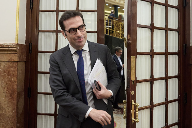El ministro de Economía, Carlos Cuerpo, durante un pleno en el Congreso de los Diputados, a 25 de junio de 2025, en Madrid (España).  La sesión de control está marcada por la ofensiva del PP contra el Gobierno por el caso Koldo y por la petición del juez