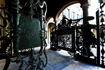 Archivo - Oficinas de Mediobanca en Italia.