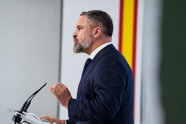 El presidente de Vox, Santiago Abascal, durante una rueda de prensa, en la sede del partido, a 16 de junio de 2025, en Madrid (España).