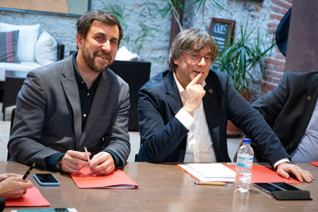 Archivo - Toni Comin y Carles Puigdemont