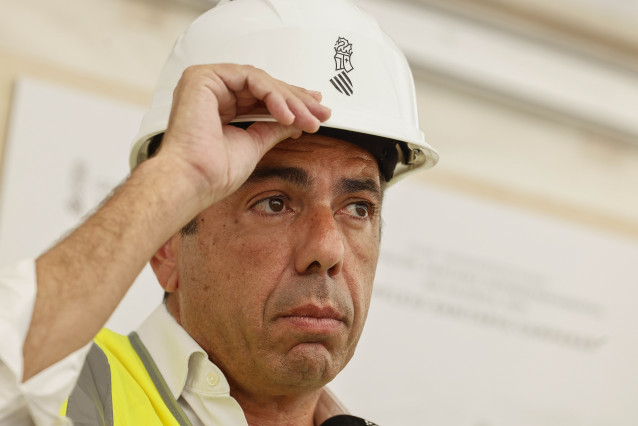 El president de la Generalitat, Carlos Mazón, visita las obras del complejo sanitario Campanar, a 27 de junio de 2025, en Valencia
