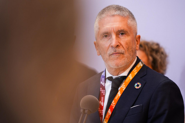 El ministro del Interior, Fernando Grande-Marlaska, atiende a los medios de comunicación tras la reunión plenaria del Centro de Coordinación (Cecor).